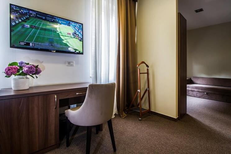 Central Luxury Rooms 오미스 외부 사진