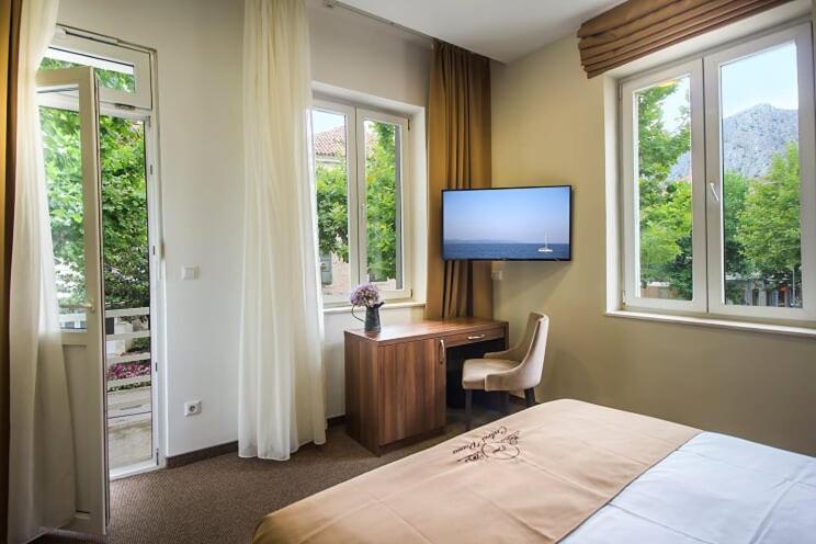Central Luxury Rooms 오미스 외부 사진