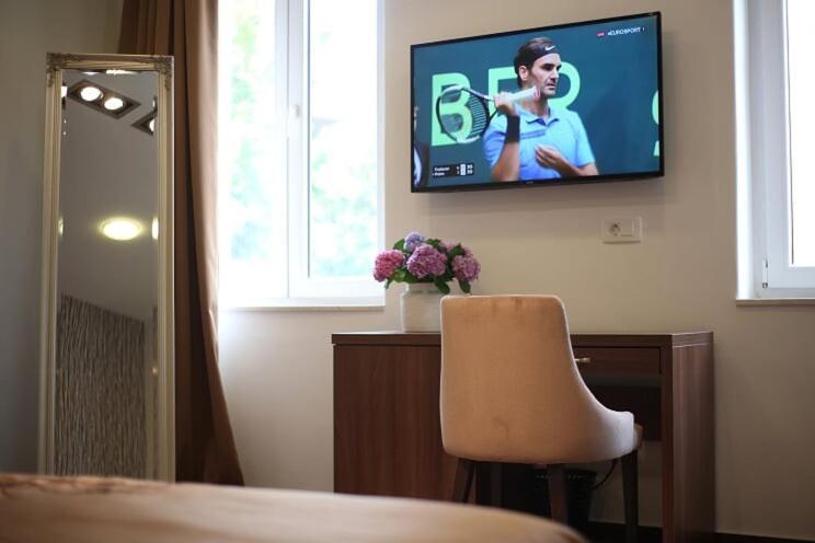 Central Luxury Rooms 오미스 외부 사진