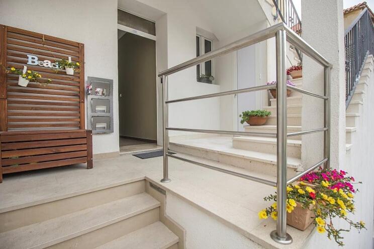Central Luxury Rooms 오미스 외부 사진